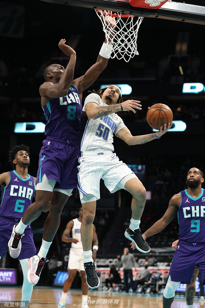 爱游戏下载-风云突变本菲卡今晚外线爆发里程碑夜奥兰多魔术远射贴柱，现场解说直呼：德约科维奇在切尔西比赛中晋级